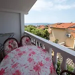 2 Bedroom With Sea View * Mandre