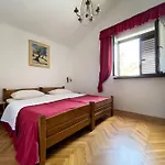 Holiday home 2 Bedroom With Sea View