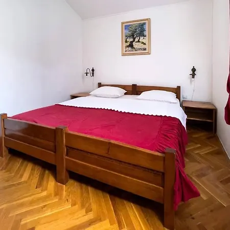 2 Bedroom With Sea View * מאנדרה