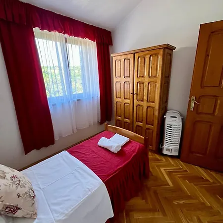 Prázdninový dům 2 Bedroom With Sea View Mandre