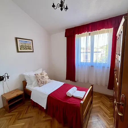 Prázdninový dům 2 Bedroom With Sea View Mandre