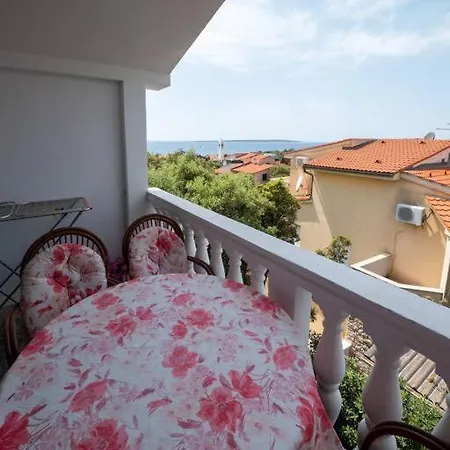 2 Bedroom With Sea View * מאנדרה