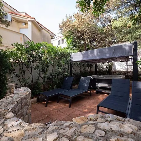 2 Bedroom With Sea View בית נופש